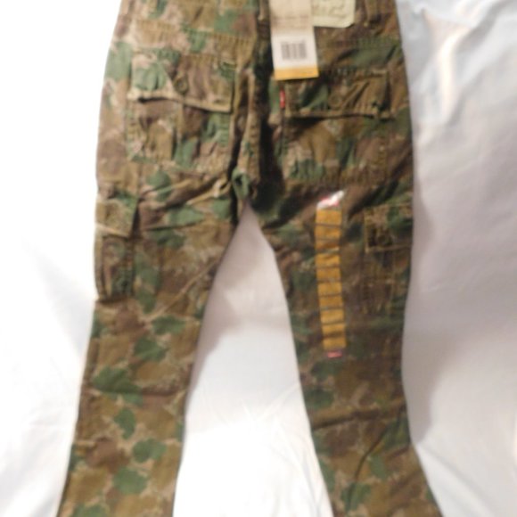Levi's Slim Fit Camo Cargo Pants Band New - Picture 5 of 6